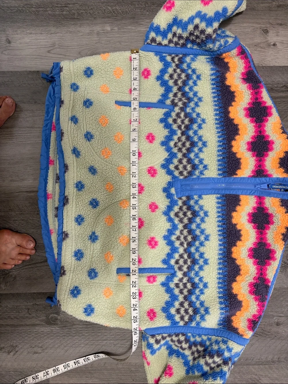 Cozy Patterned Fleece Pullover Sweater - Light Green with Blue Accents